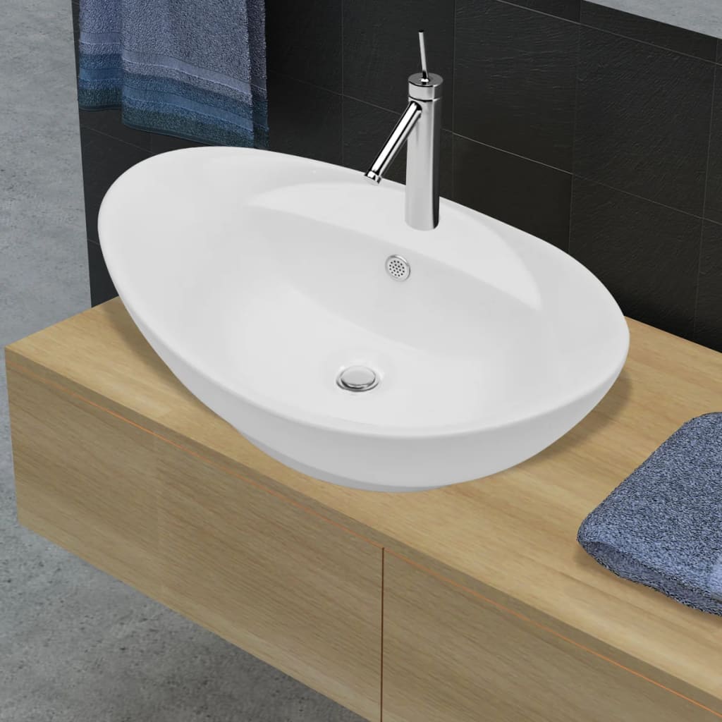 Luxurious ceramic oval washbasin with overflow and tap hole